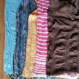 Bundle of 5 scarves 💐